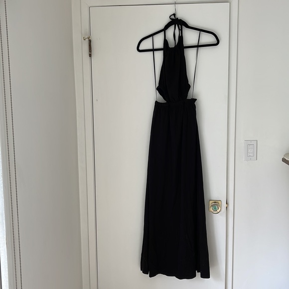 ♻️DONATED DEC. 2023♻️ 
Monrow NWT black cut out halter dress size small - Picture 5 of 6